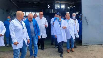 رئيس جهاز النوبارية الجديدة  يتفقد مصنعاَ للمستلزمات والكيمياويات الزراعية