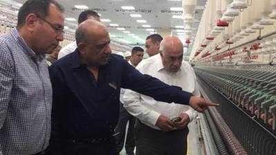 وزير قطاع الأعمال العام يتابع التشغيل التجريبي لمصنع «غزل 4» ويشهد أول شحنة تصدير للخارج
