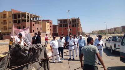 حملات مكثفة لرفع الاشغالات بكافة أحياء مدينة العاشر