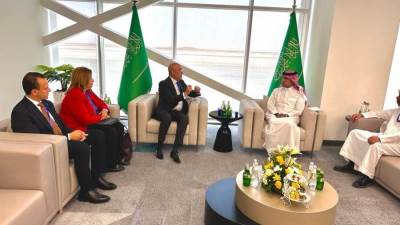 وزير الإسكان يلتقى نظيره السعودي لعرض خطة التنمية العمرانية في مصر