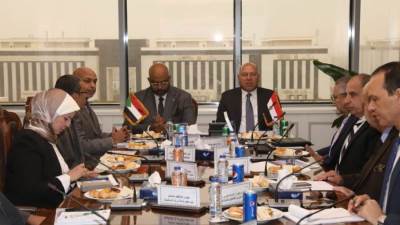 وزيرا النقل المصري والسوداني يبحثان سبل حل مشكلة تكدس الشاحنات على الحدود المشتركة