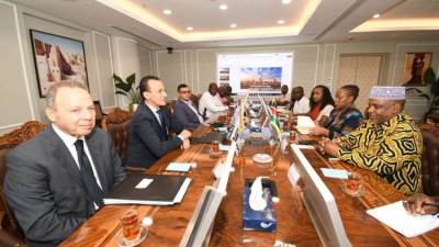 مساعد وزير الإسكان يستقبل وفدا من دولة كينيا لبحث فرص التعاون وعرض التجربة العمرانية المصرية