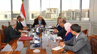 وزير الإسكان يتابع موقف خدمات مياه الشرب والصرف الصحى على مستوى الجمهورية