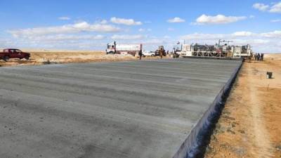 رئيس «المركزى للتعمير: ازدواج طريق «سيوة / مطروح» أول الطرق الخرسانية بالمنطقة الشمالية الغربية لتحمل أوزان الشاحنات