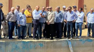 تسريب بخط مياه «القاهرة الجديدة»..ووزير الإسكان يتابع الإصلاح بالموقع