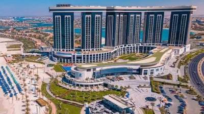 وزير الإسكان يستعرض موقف المشروعات المختلفة بالعلمين الجديدة ويشدد على التعامل بجدية وحزم مع المقاولين المتقاعسين