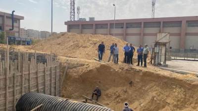 «الإسكان»: دفع الأعمال الجارية بالطرق ومحطات روافع الصرف الصحي بمدينة القاهرة الجديدة