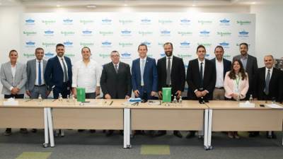 «شنايدر إلكتريك» توقع عقود تنفيذ أعمال صيانة منظومة الكهرباء لأنفاق هيئة قناة السويس