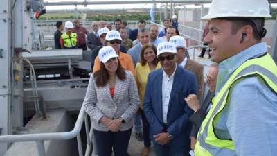 نائبا وزير الإسكان ومحافظ البحيرة يتفقدان المشروعات الجارية ببرنامج خدمات الصرف الصحي  بالبحيرة