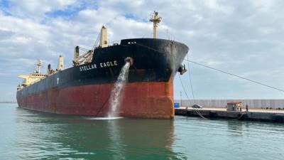 اقتصادية قناة السويس:ميناء العريش يستقبل السفينة STELLAR EAGLE لتصدير 40 ألف طن ملح لكينيا