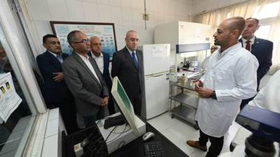 وزير الإسكان يتفقد محطة تنقية مياه الشرب بمدينة العبور ومهلة أسبوع للشركات المسئولة عن التشغيل والصيانة 