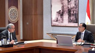 رئيس الوزراء يتابع موقف تطوير المجمعات الاستهلاكية وبرنامج الشراكة مع القطاع الخاص