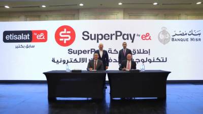 بنك مصر واتصالات يطلقان SuperPay لتكنولوجيا المدفوعات الإلكترونية 