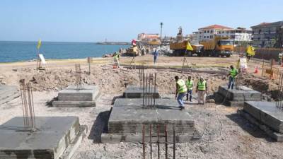 محافظ دمياط تتابع  الموقف التنفيذى لتطوير منطقة اللسان و الأعمال الجارية لإنشاء حاجز الأمواج