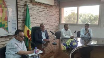 رئيس جهاز الشروق يجتمع مع حائزى قطع الأراضى بالمناطق المضافة للمدينة