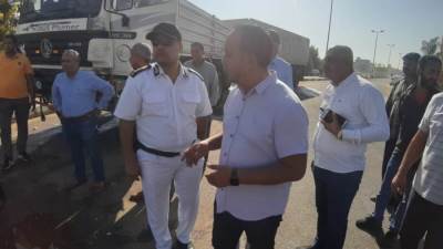 رئيس جهاز الشروق يتحفظ على «سيارتان نقل » لمخالفة أصحابهم ضوابط العمل 