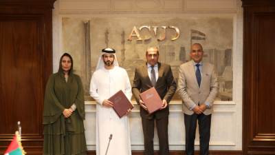 شركة العاصمة الإدارية توقع عقد بيع قطعة أرض لصالح سفارة الإمارات بالقاهرة لبناء مقر بالحي الدبلوماسي