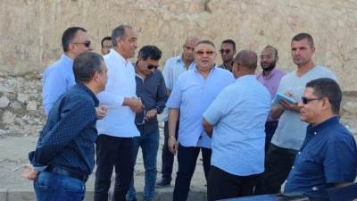 محافظ البحر الأحمر  يتفقد مشروع تطوير طريق المطار الجزيرة