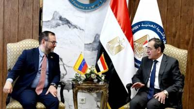 مصر وفنزويلا تبحثان تعزيز التعاون في مجالات البترول والبتروكيماويات 