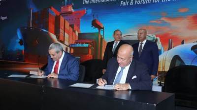 بين وزارة النقل وتحالف ثنائي إيطالي ..توقيع عقد مشروع الكارت الموحد لجميع وسائل النقل