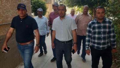 خلال جولة رئيس الجهاز بالمدينة .. غلق وتشميع أحد العقارات المخالفة بالشروق