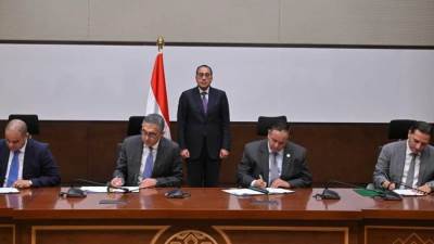 تجمع «غبور مصر» و«السويدي» و«إيتاكو» .. «مدبولى» يشهد توقيع 3 اتفاقات لتجميع السيارات محليًا