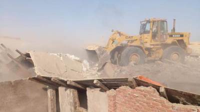 «الإسكان»: إزالة التعدي واسترداد  30 ألف متر مربع أراض بالسويس الجديدة