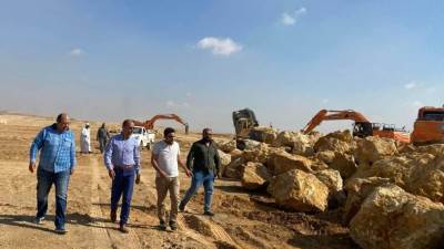 وزير الإسكان يُتابع بدء أعمال طرق جديدة بمنطقة مثلث الأمل على مساحة 4800 فدان بالقاهرة الجديدة