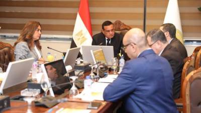 وزير التنمية المحلية يتابع مع محافظ دمياط حملات إزالة التعديات علي الأراضي الزراعية والبناء المخالف
