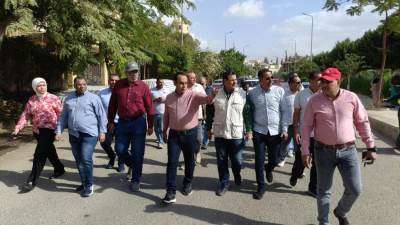 رئيس جهاز الشروق يتفقد مسارى خطوط البترول وأبراج الكهرباء الماره بمنطقة السلام