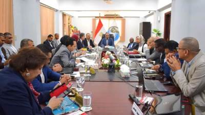 محافظ الأقصر ونائب وزير الإسكان وبعثة بنك التنمية الإفريقي يتابعون موقف أعمال برنامج الصرف الصحي بصعيد مصر 