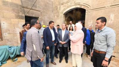 مستشار رئاسة الجمهورية ورئيس الجهاز المركزى للتعمير يتابعان مشروعات تجديد أحياء القاهرة التاريخية
