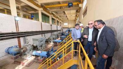 وزير الإسكان يتفقد محطة تنقية مياه الشرب بمدينة الشيخ زايد ومشروعات المرافق  «صور»