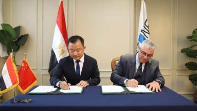 مجموعة بيفارا الصينية توقع خطاب نوايا لاستثمار 2 مليار دولار في منطقة شرق بورسعيد