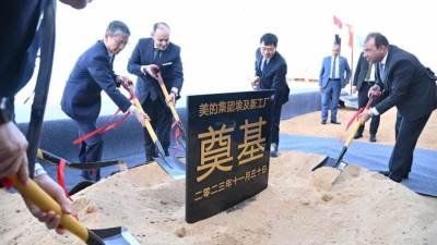 باستثمارات 105 مليون دولار ..وضع حجر الأساس لمصنع أجهزة منزلية بالمنطقة الصناعية بمدينة السادات 