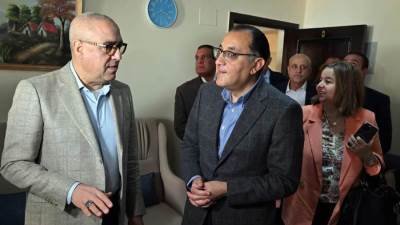 «مدبولي» يسلم عددا من العقود لمستحقي وحدات محدودي الدخل «بسكن لكل المصريين 1» بمدينة السادات 