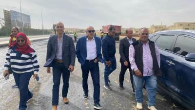 نائب هيئة المجتمعات العمرانية يتفقد مشروعات قطاع المرافق والطرق بالقاهرة الجديدة