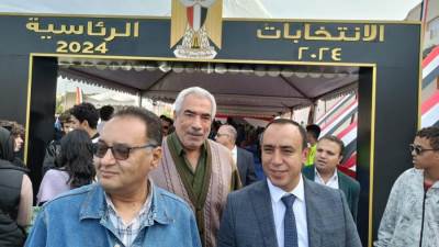 رئيس جهاز الشروق يدلى بصوته الانتخابى ويطمئن على سير الانتخابات الرئاسيه "٢٠٢٤" بمقرات المدينه 