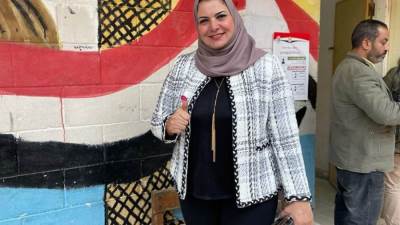 بالصور.. المهندسة  سهير كريم تدلي بصوتها في الانتخابات الرئاسية 
