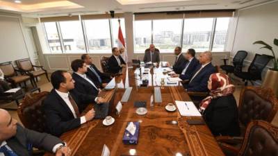 وزير الإسكان يلتقى مسئولى المبادرة الوطنية لتطوير الصناعة «ابدأ» ويؤكد: توجيهات بالتوسع فى استخدام المنتجات المحلية
