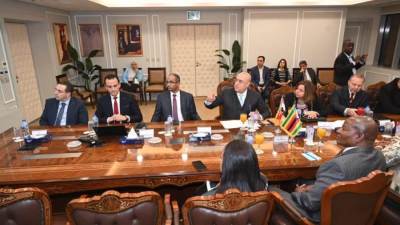وزير الإسكان لنظيره الزيمبابوي: النهضة العمرانية فى مصر تهدف إلى مضاعفة المعمور