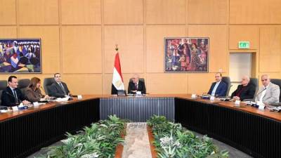 وزير الإسكان يتابع موقف تنفيذ وحدات المبادرة الرئاسية "سكن لكل المصريين" بمحورى منخفضى ومتوسطى الدخل