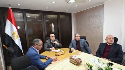 وزير الإسكان يوجه بالتوسع في تركيب عدادات المياه مسبقة الدفع والعدادات الذكية