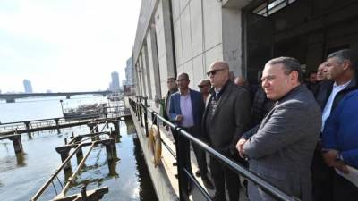 وزير الإسكان يتفقد محطة تنقية مياه الشرب بالجيزة والمأخذ المُغذى لها