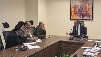 نائب وزير الإسكان يناقش مع «المقاولون العرب» فرص الاستثمار في قطاع مرافق مياه الشرب والصرف الصحي 