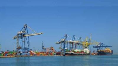 بقيمة 400 مليون دولار ..وزارة النقل توقع قرض مع البنك الدولي لتمويل مشروع الممر اللوجيستي