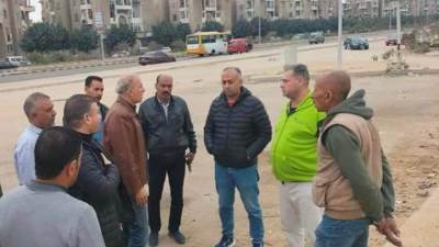 حملات مكبرة لإزالة تعديات ومخالفات بناء بمدينتي العبور والشيخ زايد 