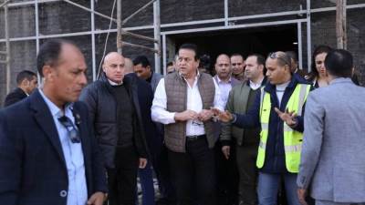 وزير الصحة يتفقد مشروع استكمال إنشاء مستشفى بدر المركزي ويوجه بالتوسع في توفير أماكن لانتظار المرضى