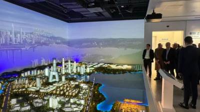 وزير الإسكان يزور مشروعات مجموعة "CSCEC" الصينية بالعاصمة بكين للاطلاع على نظم الإدارة والتشغيل والتسويق