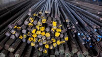 الحكومة تنفي إلغاء رسوم الإغراق على واردات حديد التسليح